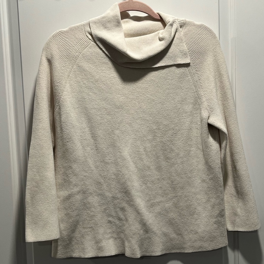 Ann Taylor Women’s Sweater (Size M)
